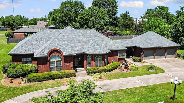 4504 W Cedar Brooke Lane, Rogers, AR 72758