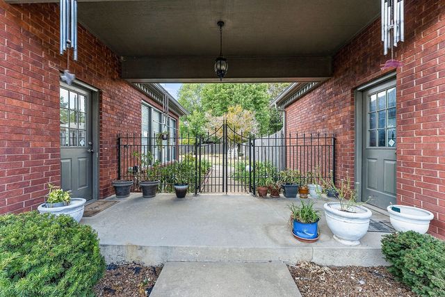 4504 W Cedar Brooke Lane, Rogers, AR 72758