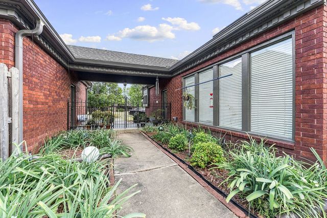 4504 W Cedar Brooke Lane, Rogers, AR 72758