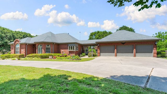 4504 W Cedar Brooke Lane, Rogers, AR 72758