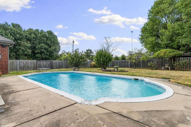 4504 W Cedar Brooke Lane, Rogers, AR 72758