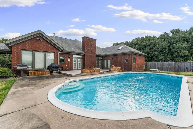 4504 W Cedar Brooke Lane, Rogers, AR 72758