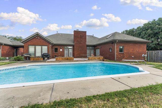 4504 W Cedar Brooke Lane, Rogers, AR 72758