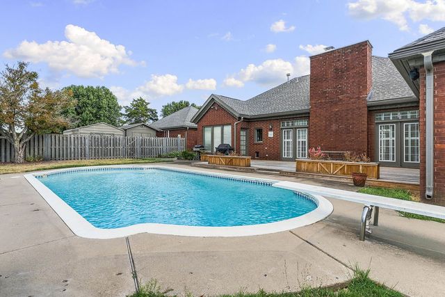 4504 W Cedar Brooke Lane, Rogers, AR 72758