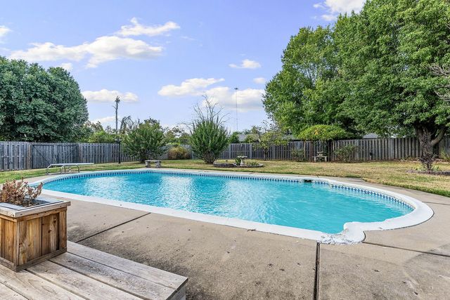 4504 W Cedar Brooke Lane, Rogers, AR 72758