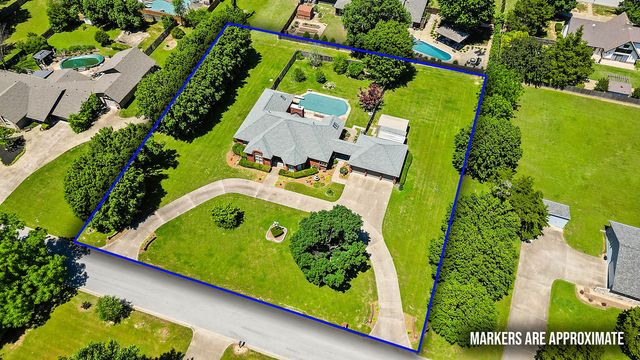 4504 W Cedar Brooke Lane, Rogers, AR 72758