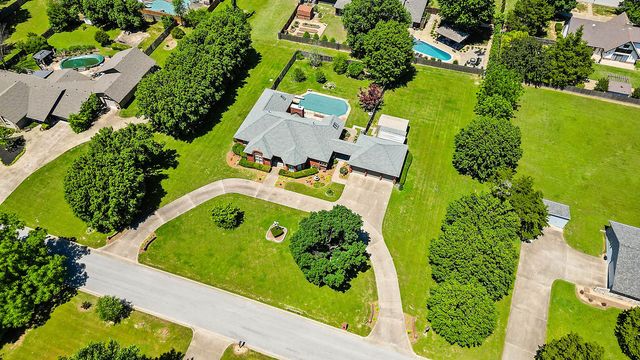 4504 W Cedar Brooke Lane, Rogers, AR 72758