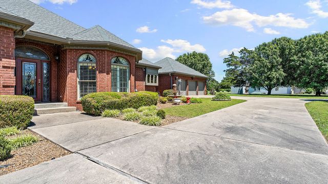 4504 W Cedar Brooke Lane, Rogers, AR 72758