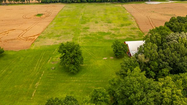 1113 E Robertson Rd, Castalian Springs, TN 37031