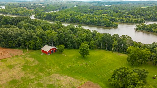 1113 E Robertson Rd, Castalian Springs, TN 37031