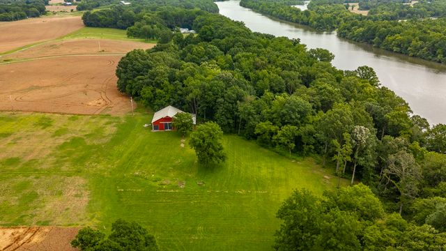 1113 E Robertson Rd, Castalian Springs, TN 37031