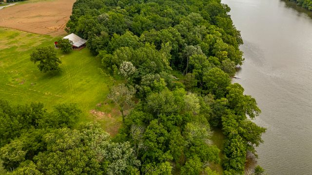 1113 E Robertson Rd, Castalian Springs, TN 37031
