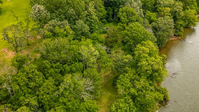 1113 E Robertson Rd, Castalian Springs, TN 37031