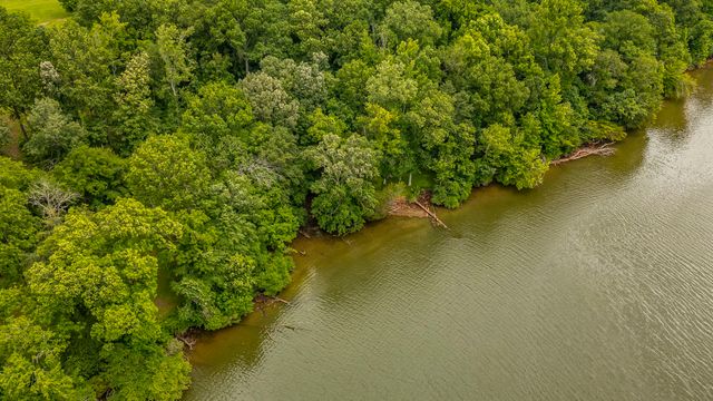 1113 E Robertson Rd, Castalian Springs, TN 37031