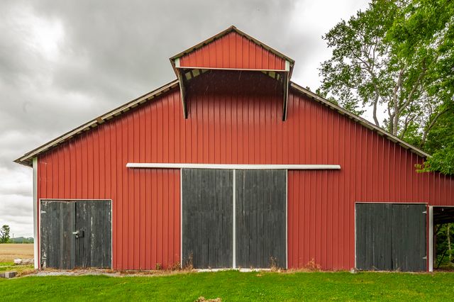 1113 E Robertson Rd, Castalian Springs, TN 37031