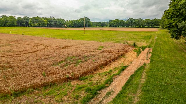 1113 E Robertson Rd, Castalian Springs, TN 37031