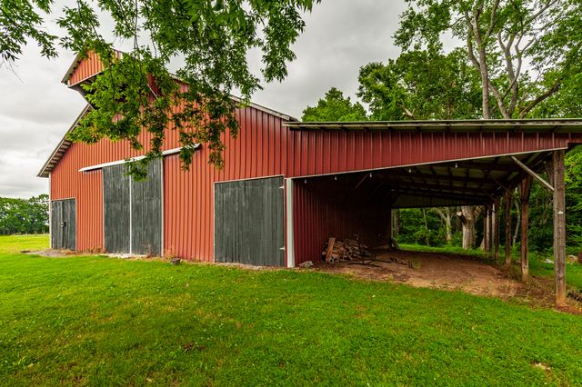 1113 E Robertson Rd, Castalian Springs, TN 37031