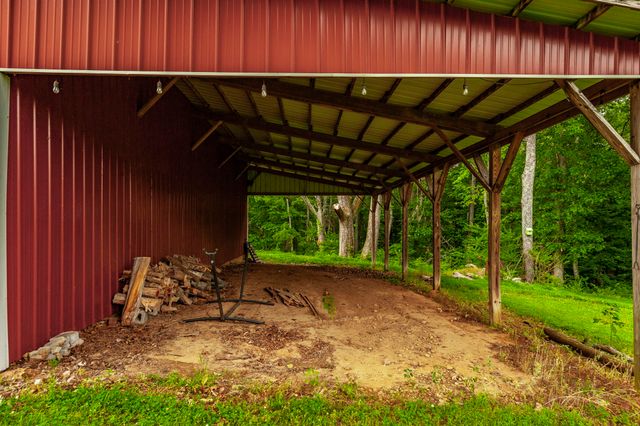 1113 E Robertson Rd, Castalian Springs, TN 37031