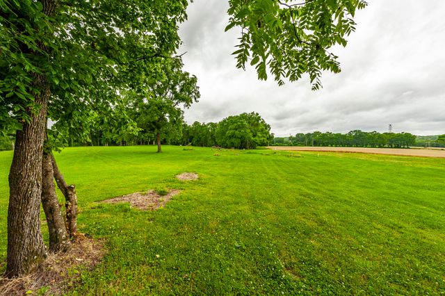 1113 E Robertson Rd, Castalian Springs, TN 37031