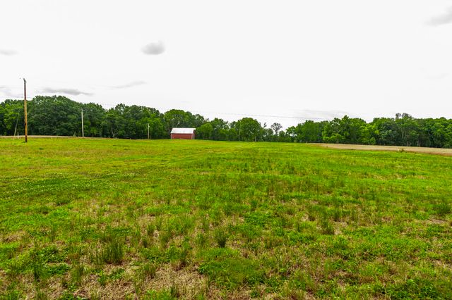 1113 E Robertson Rd, Castalian Springs, TN 37031