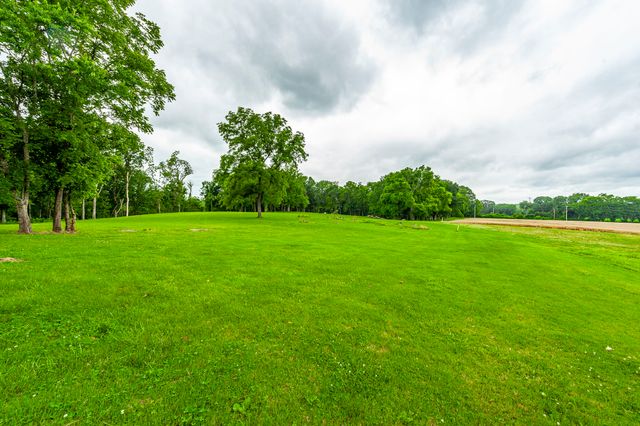 1113 E Robertson Rd, Castalian Springs, TN 37031