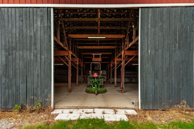 1113 E Robertson Rd, Castalian Springs, TN 37031