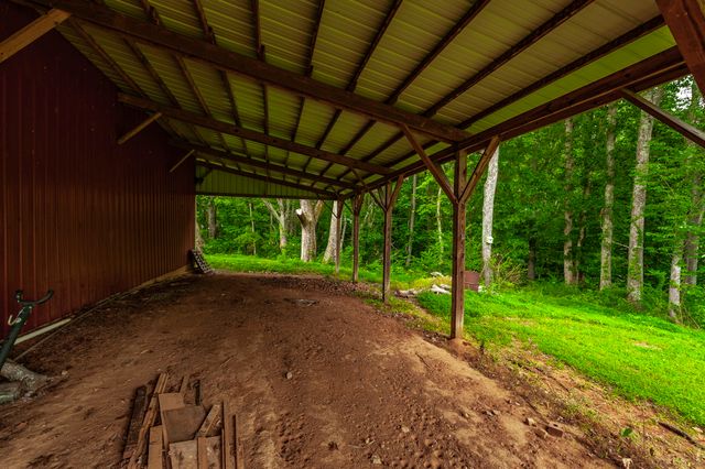 1113 E Robertson Rd, Castalian Springs, TN 37031
