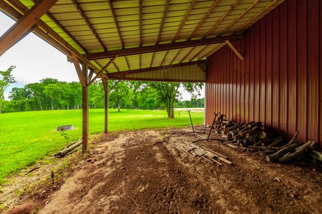 1113 E Robertson Rd, Castalian Springs, TN 37031
