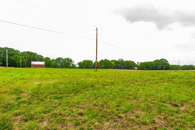 1113 E Robertson Rd, Castalian Springs, TN 37031