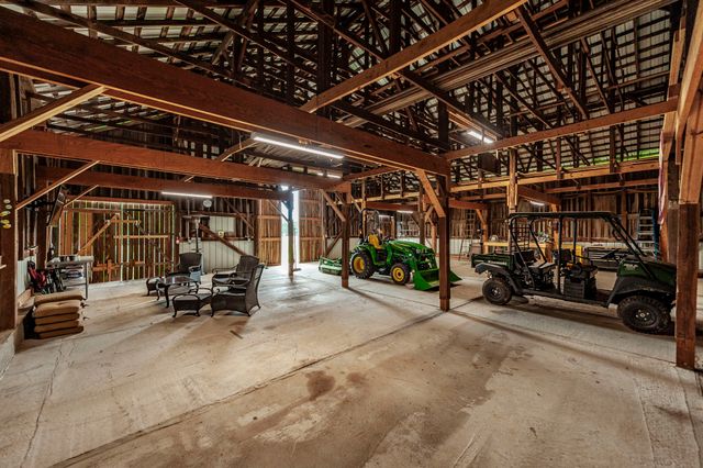 1113 E Robertson Rd, Castalian Springs, TN 37031