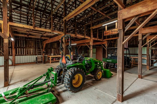 1113 E Robertson Rd, Castalian Springs, TN 37031