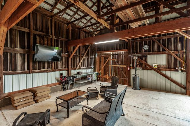 1113 E Robertson Rd, Castalian Springs, TN 37031
