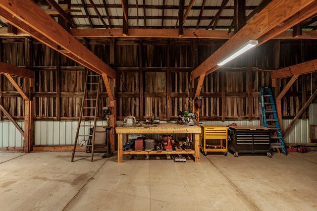 1113 E Robertson Rd, Castalian Springs, TN 37031
