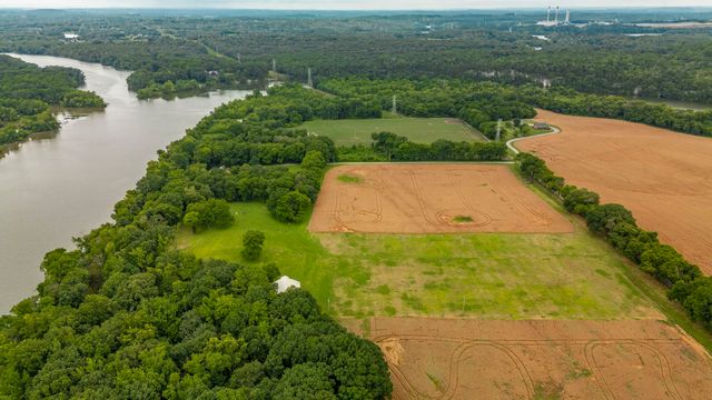1113 E Robertson Rd, Castalian Springs, TN 37031