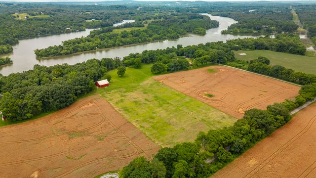 1113 E Robertson Rd, Castalian Springs, TN 37031
