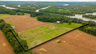 1113 E Robertson Rd, Castalian Springs, TN 37031