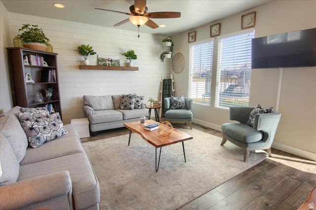 263 S SUNBURST DR, Layton, UT 84041