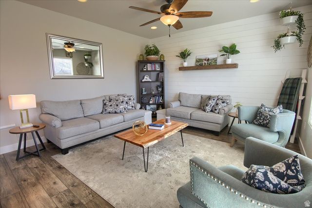 263 S SUNBURST DR, Layton, UT 84041