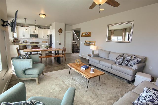 263 S SUNBURST DR, Layton, UT 84041