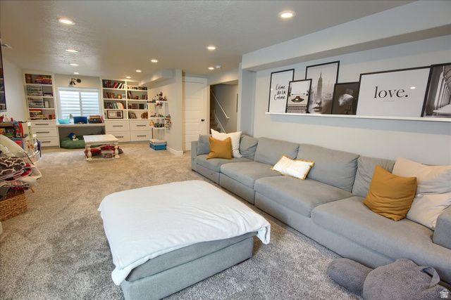 263 S SUNBURST DR, Layton, UT 84041