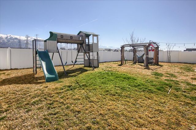 263 S SUNBURST DR, Layton, UT 84041