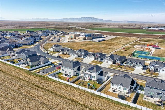 263 S SUNBURST DR, Layton, UT 84041