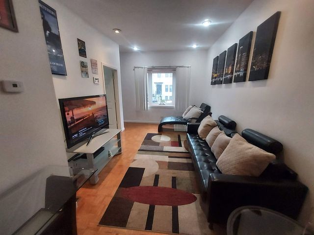 2516 W Lyndale Street, Chicago, IL 60647