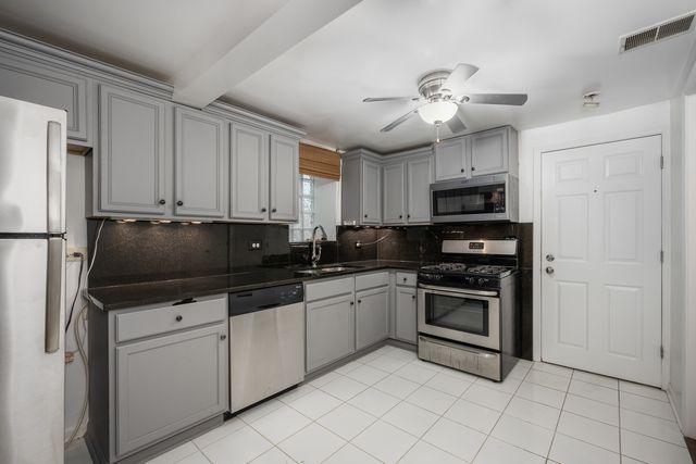 2516 W Lyndale Street, Chicago, IL 60647