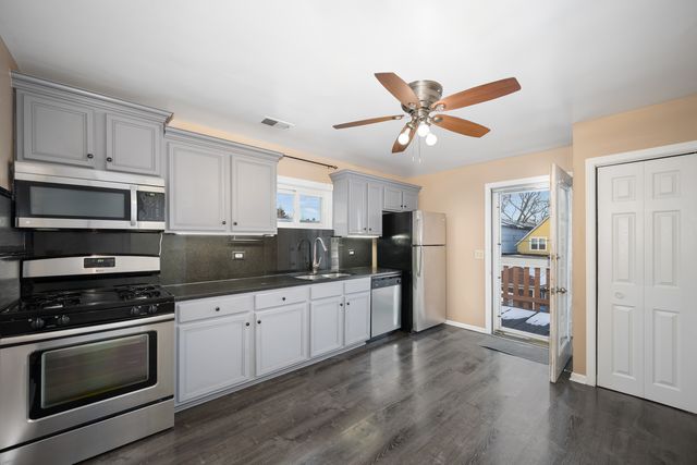 2516 W Lyndale Street, Chicago, IL 60647