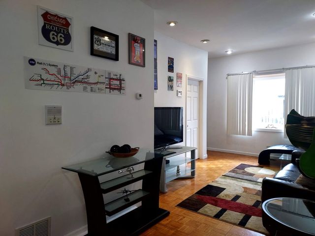 2516 W Lyndale Street, Chicago, IL 60647