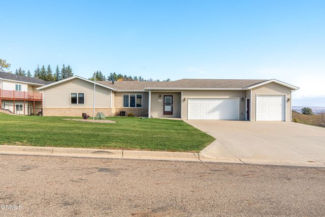 3020 Hillside Road NW, Mandan, ND 58554 property photo