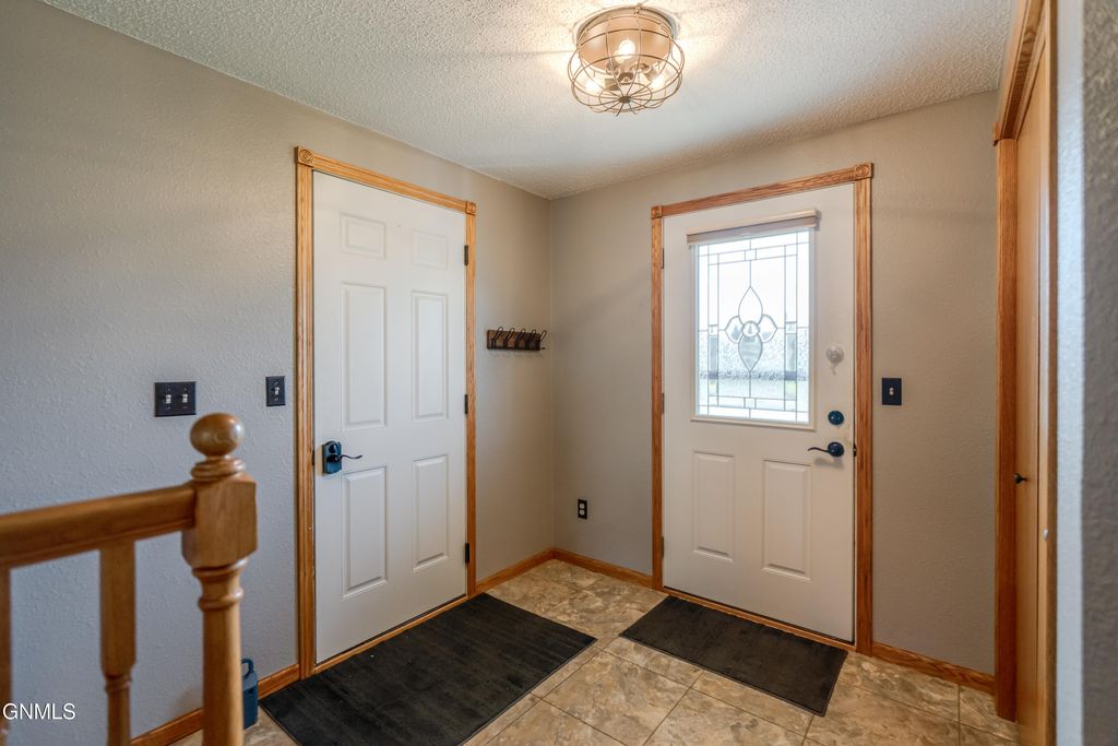 3020 Hillside Road NW, Mandan, ND 58554 photo 3