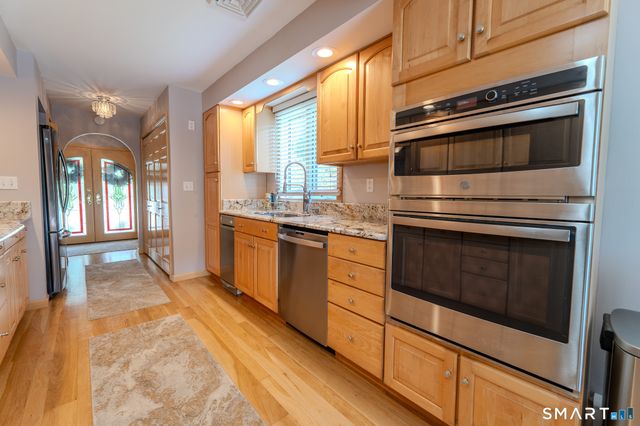 125 Lakemere Drive, Southbury, CT 06488