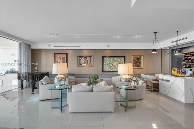 3300 NE 188th Street 318, Aventura, FL 33180
